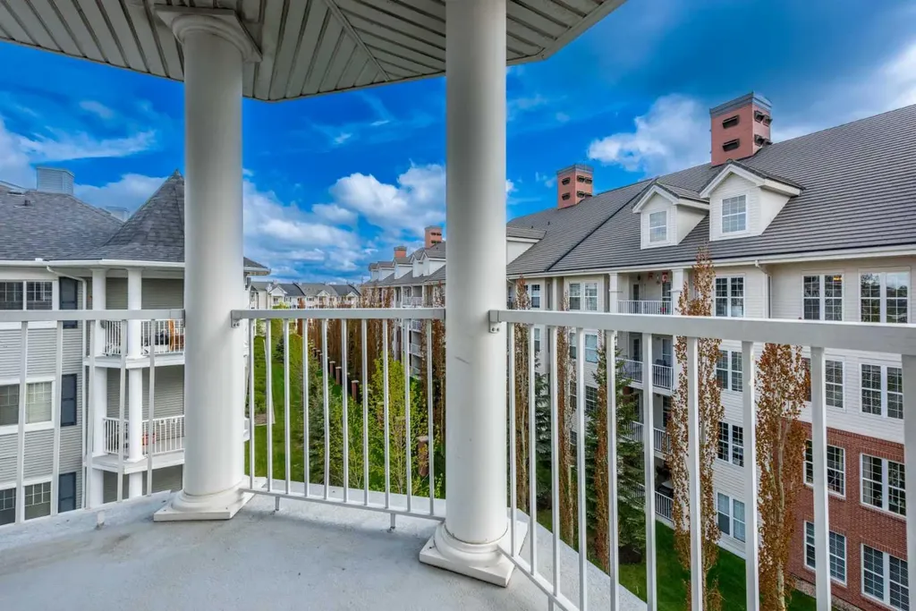 69 Country Village Manor NE Calgary AB T3K 0T1