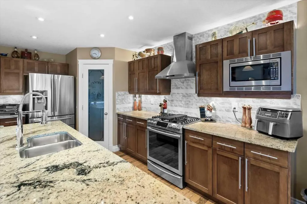 935 Bayside Drive SW Airdrie AB T4B 3E3