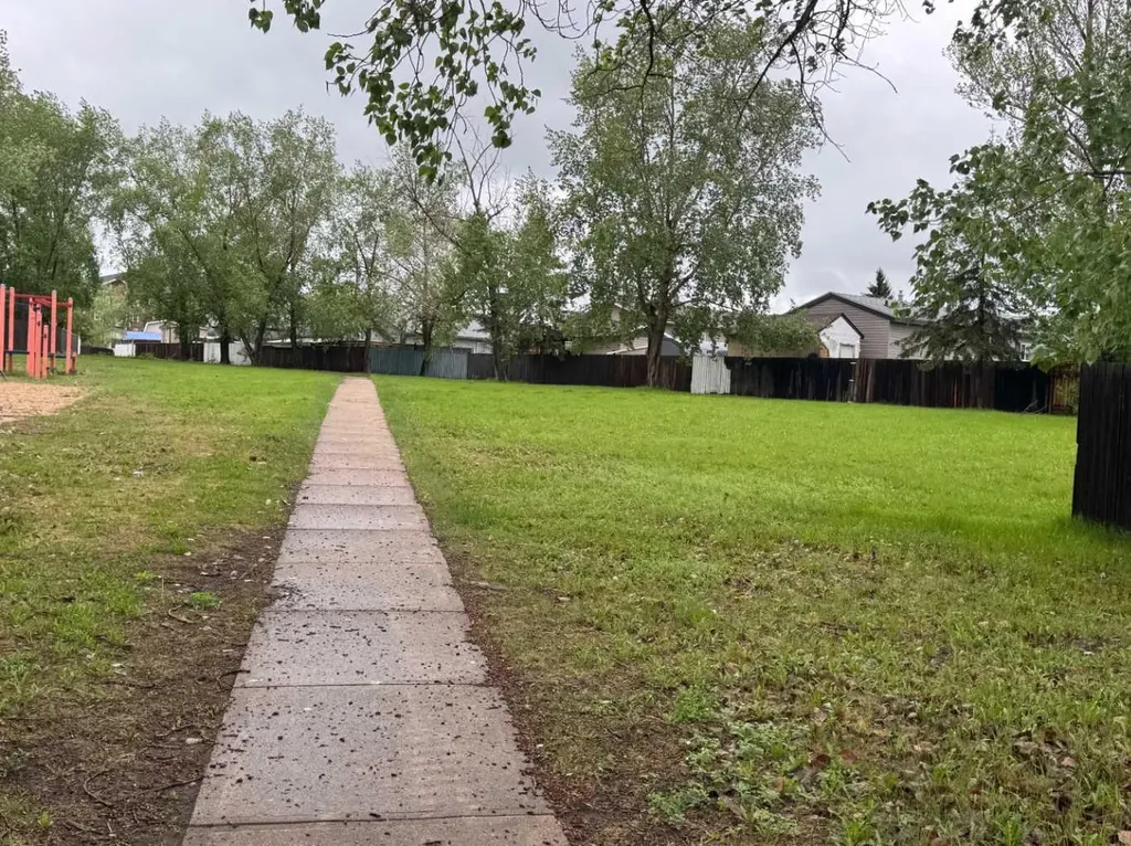 132 Greenfield Place Fort Mcmurray AB T9H 2M1