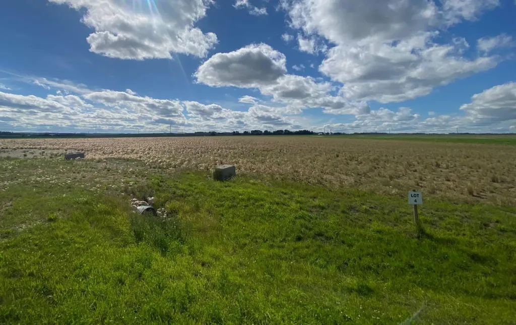 4 431029 Range Road 261 Rural Ponoka County AB T4J 1R4