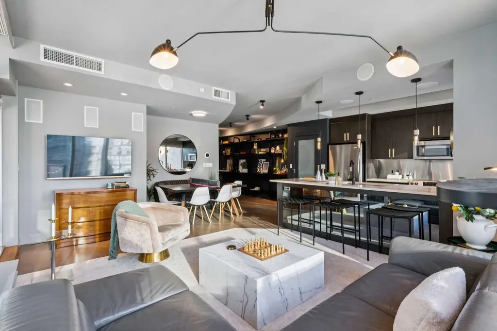 530 12 Avenue SW Calgary AB T2R 0B1