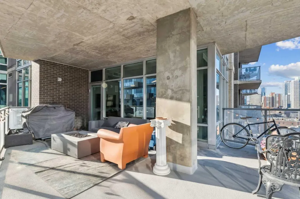 530 12 Avenue SW Calgary AB T2R 0B1