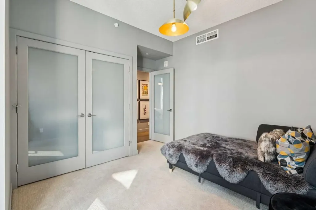 530 12 Avenue SW Calgary AB T2R 0B1