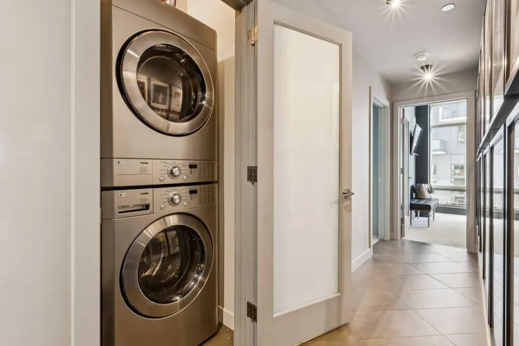 530 12 Avenue SW Calgary AB T2R 0B1