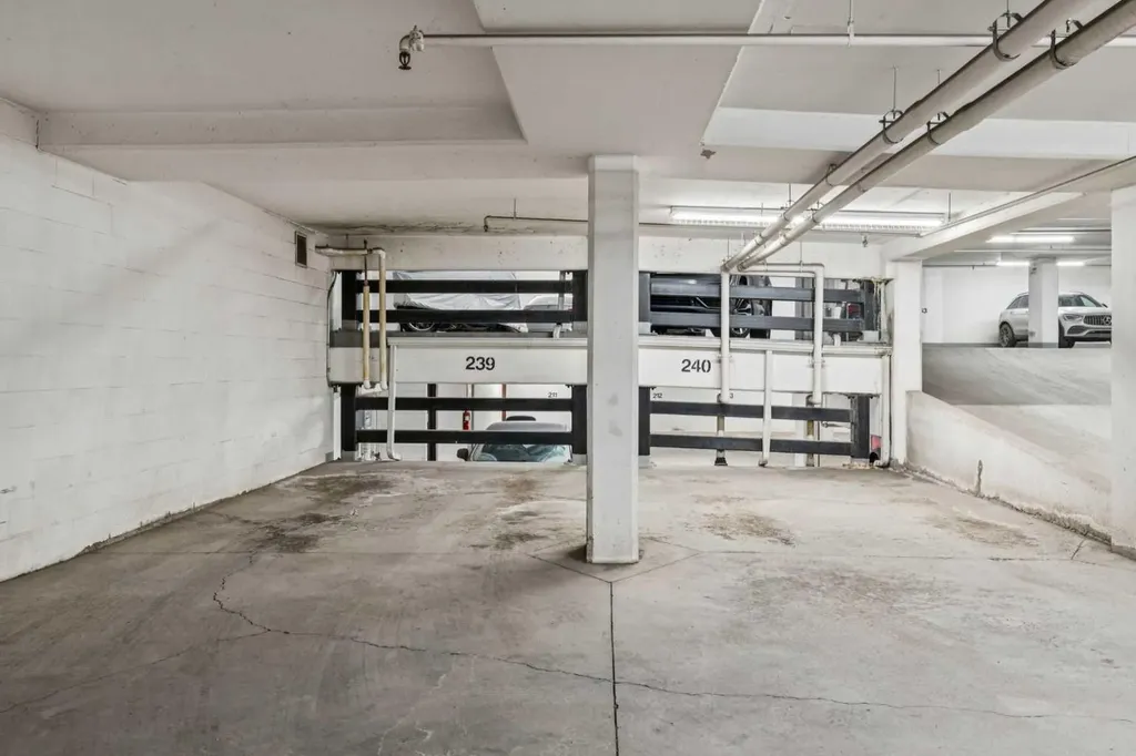 530 12 Avenue SW Calgary AB T2R 0B1