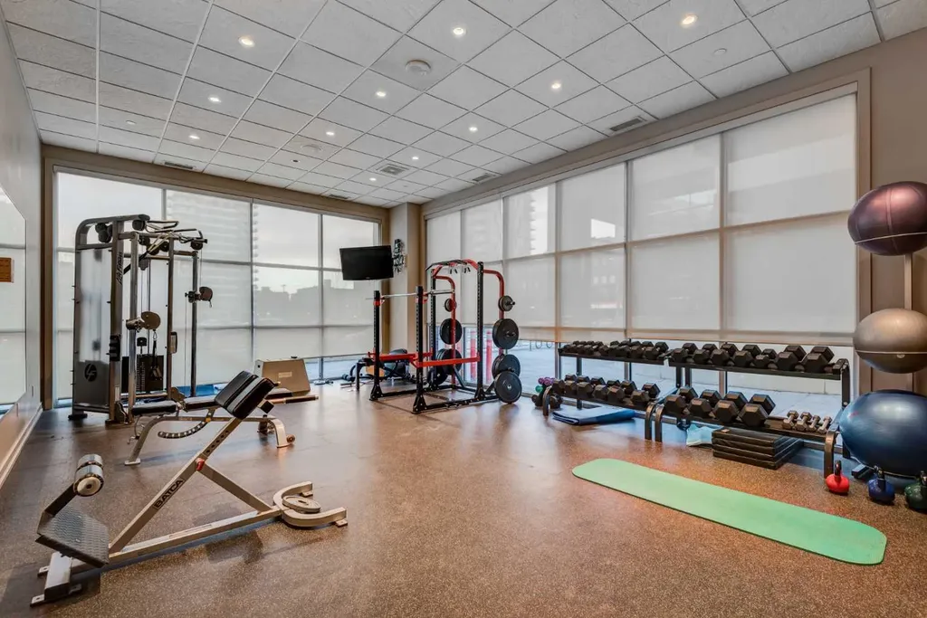530 12 Avenue SW Calgary AB T2R 0B1