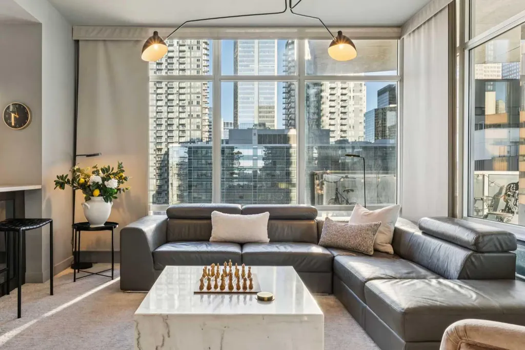 530 12 Avenue SW Calgary AB T2R 0B1