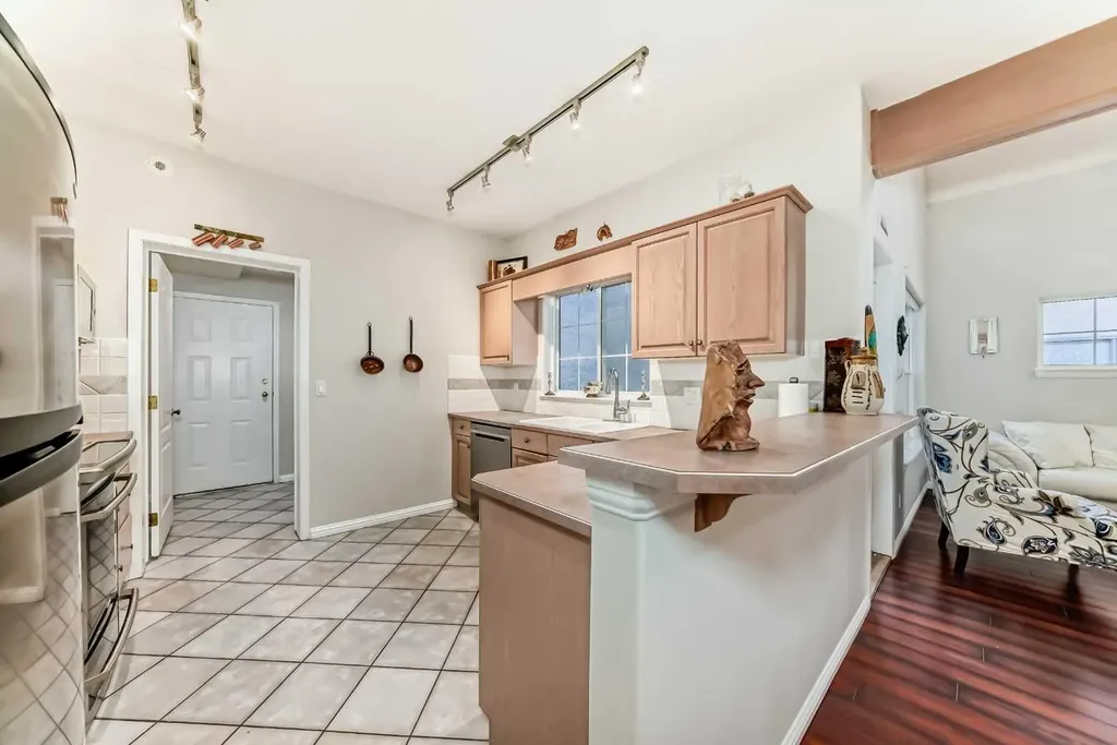 1906 Patterson View SW Calgary AB T3H 3J9