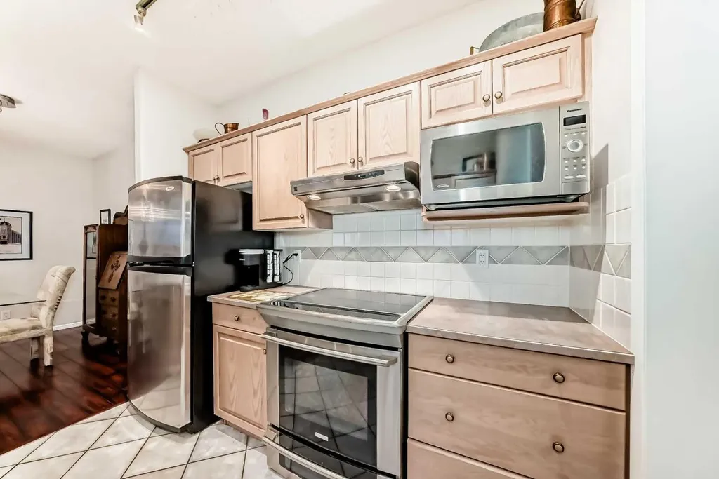 1906 Patterson View SW Calgary AB T3H 3J9