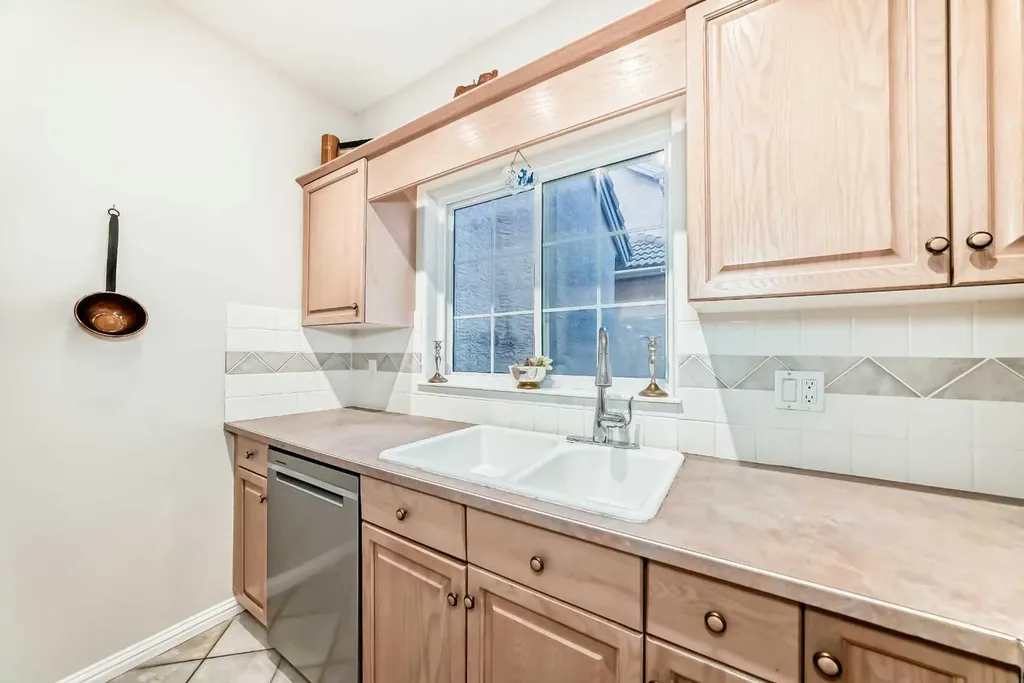 1906 Patterson View SW Calgary AB T3H 3J9