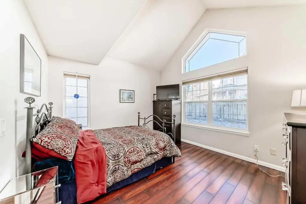 1906 Patterson View SW Calgary AB T3H 3J9