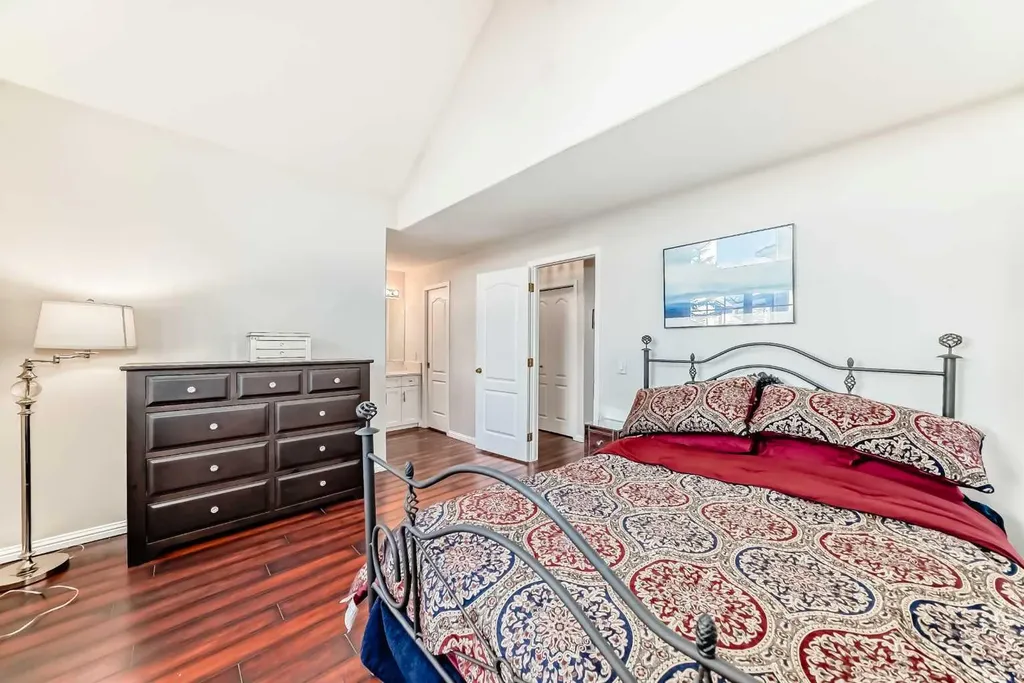 1906 Patterson View SW Calgary AB T3H 3J9