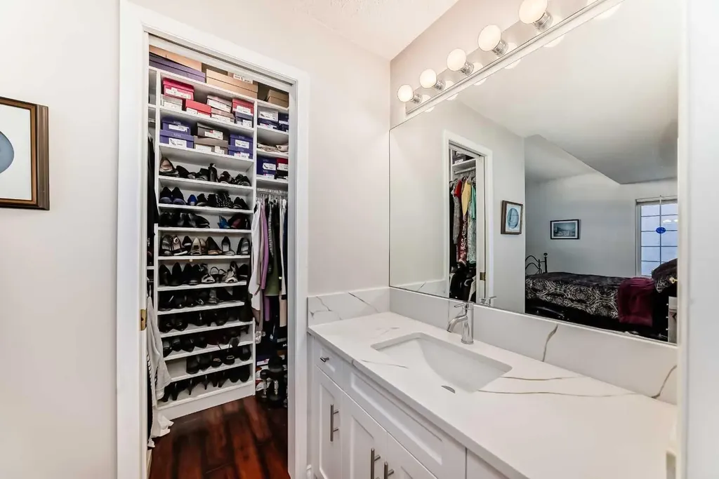 1906 Patterson View SW Calgary AB T3H 3J9
