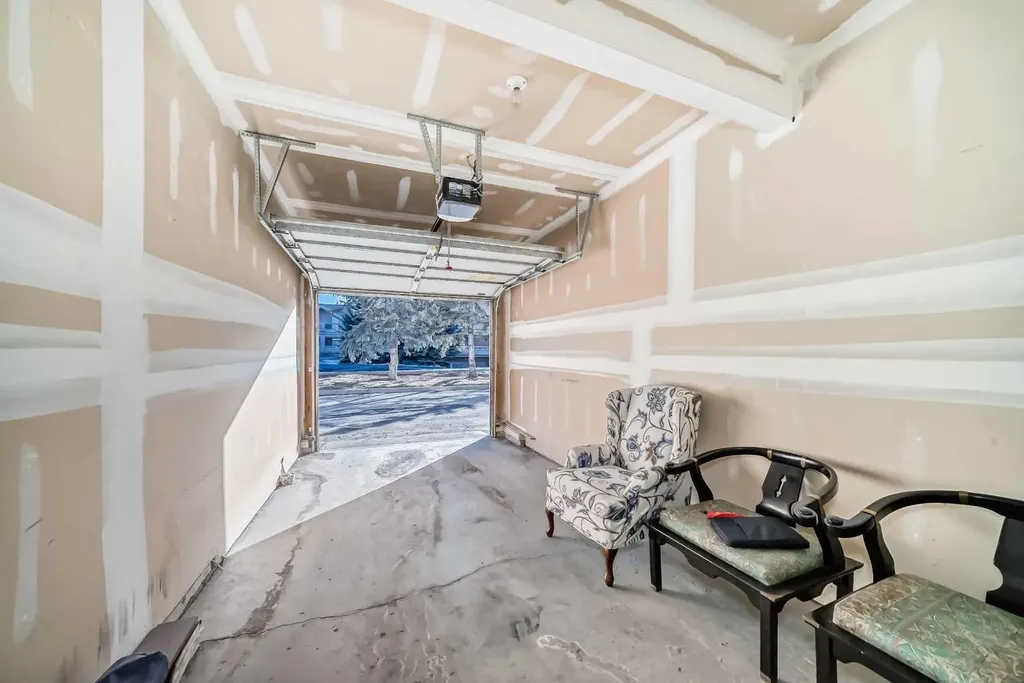 1906 Patterson View SW Calgary AB T3H 3J9