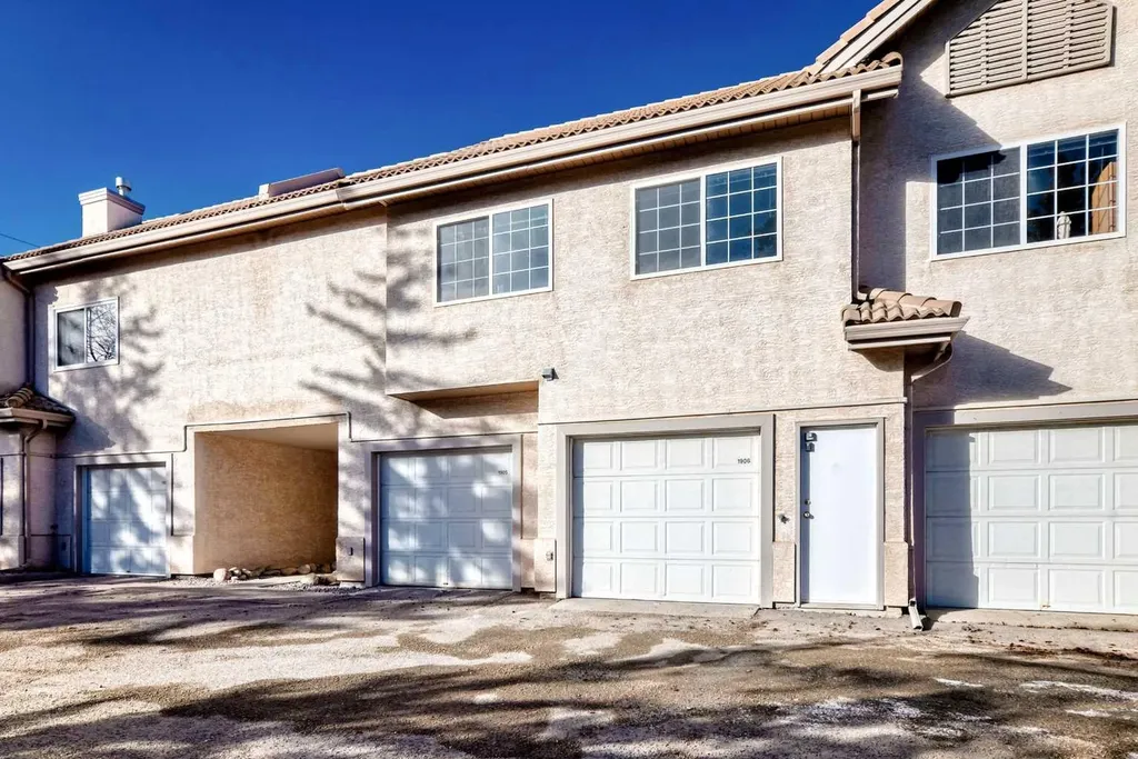 1906 Patterson View SW Calgary AB T3H 3J9