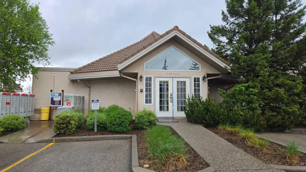 1906 Patterson View SW Calgary AB T3H 3J9