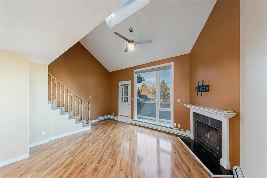 1817 14a Street SW Calgary AB T2T 3W7
