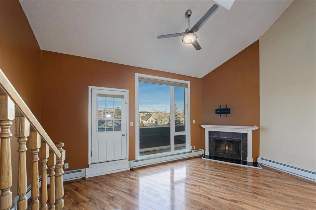 1817 14a Street SW Calgary AB T2T 3W7