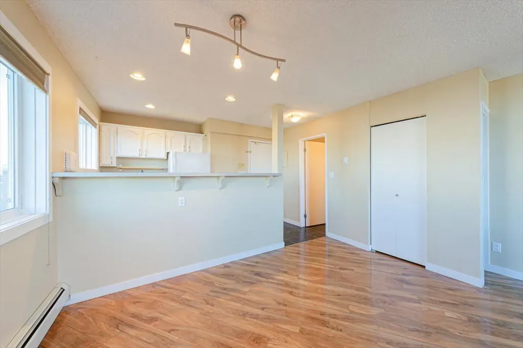 1817 14a Street SW Calgary AB T2T 3W7