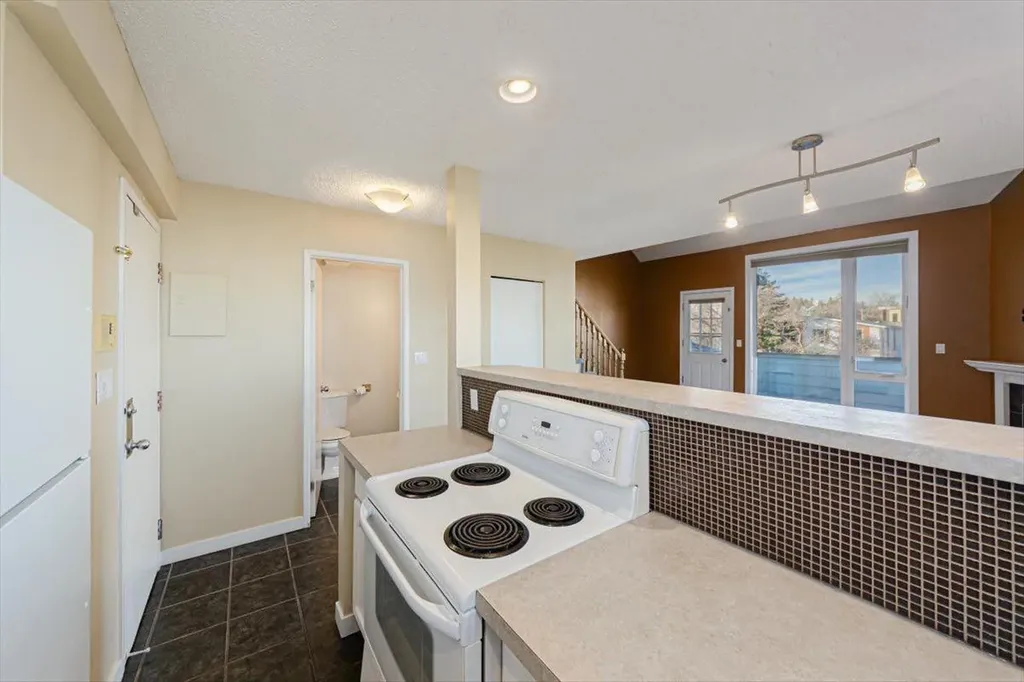 1817 14a Street SW Calgary AB T2T 3W7