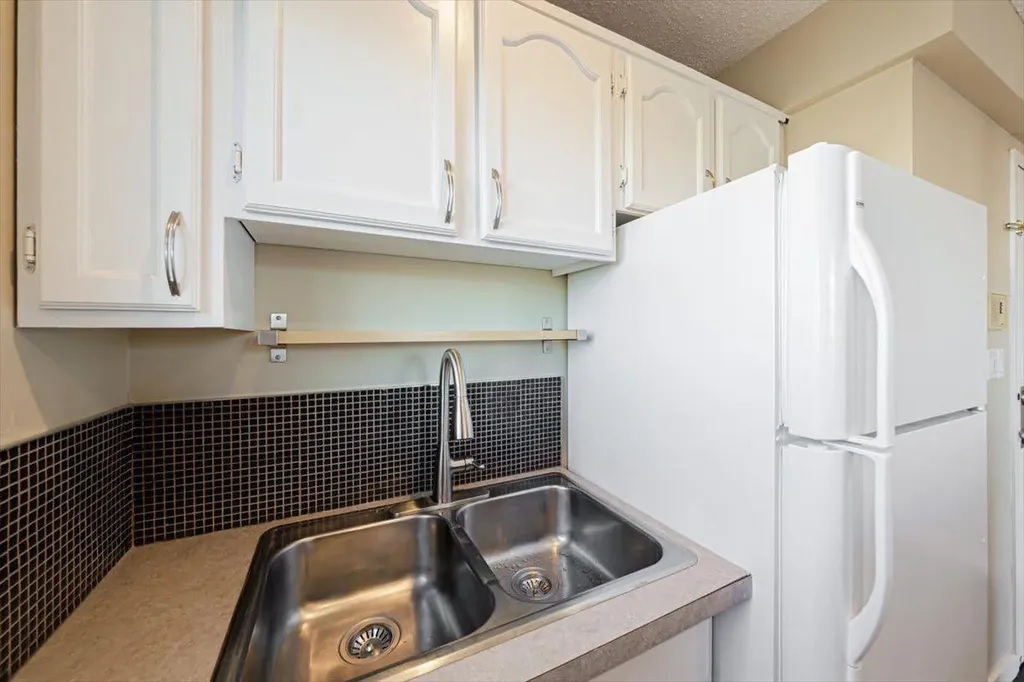 1817 14a Street SW Calgary AB T2T 3W7