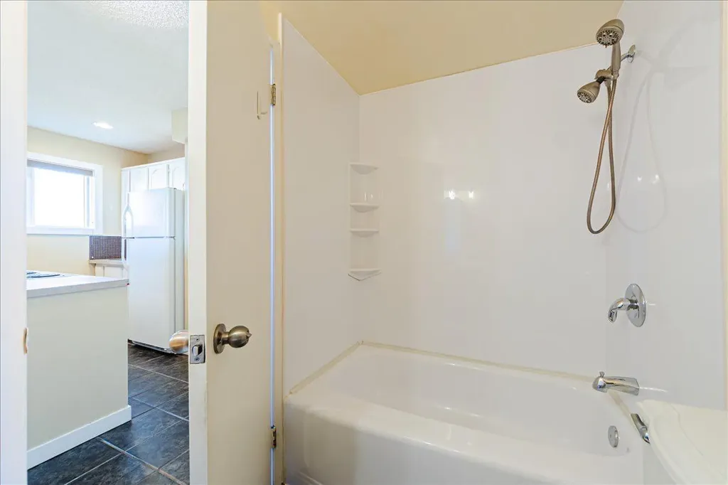 1817 14a Street SW Calgary AB T2T 3W7