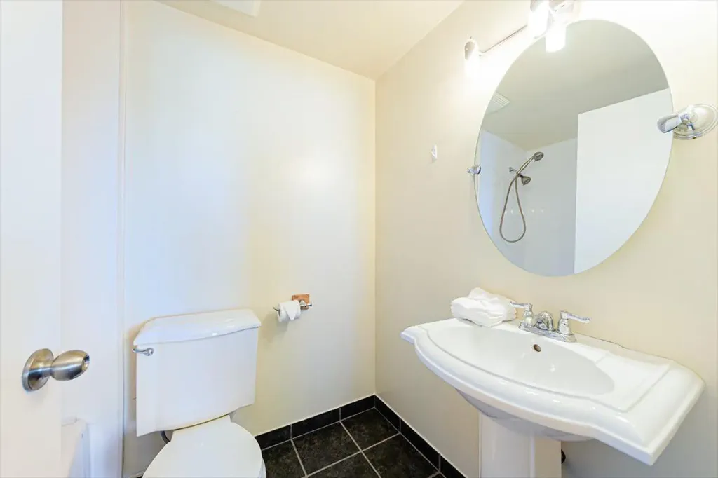 1817 14a Street SW Calgary AB T2T 3W7