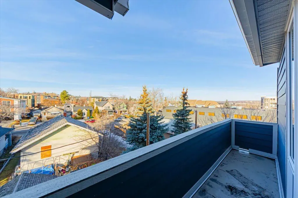 1817 14a Street SW Calgary AB T2T 3W7