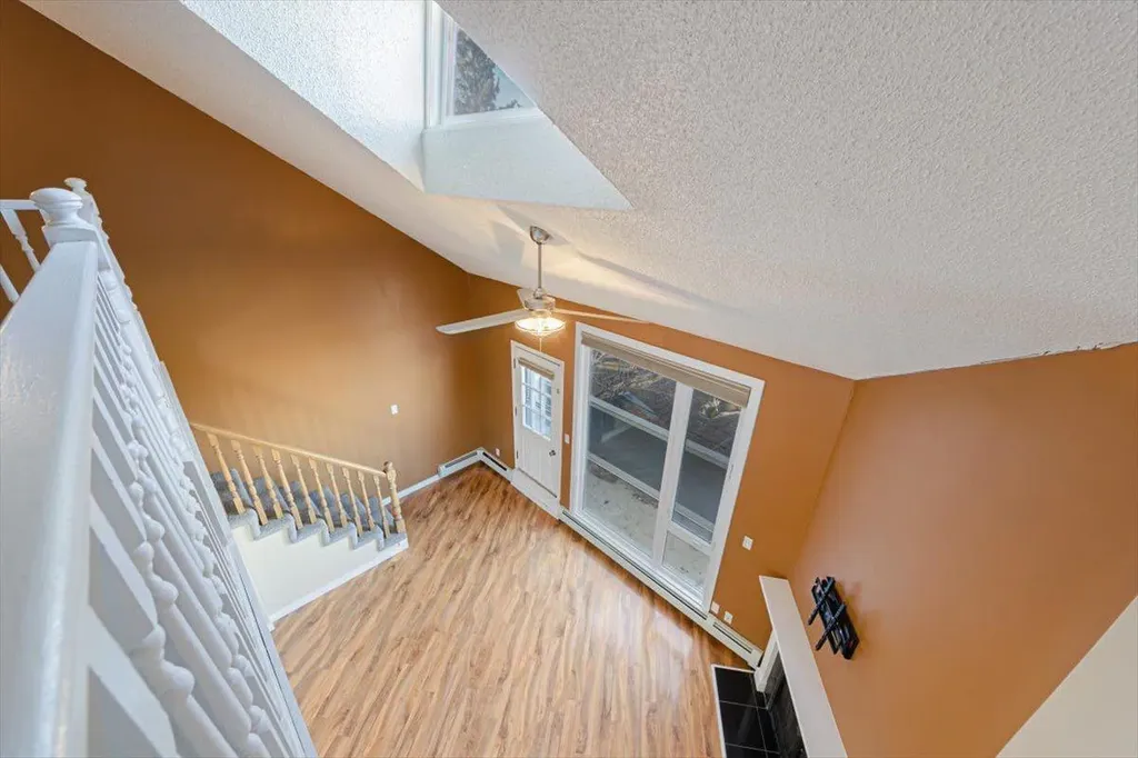 1817 14a Street SW Calgary AB T2T 3W7