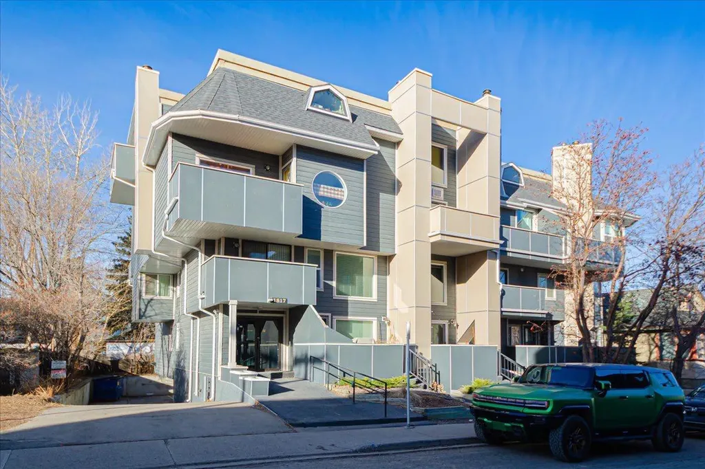 1817 14a Street SW Calgary AB T2T 3W7