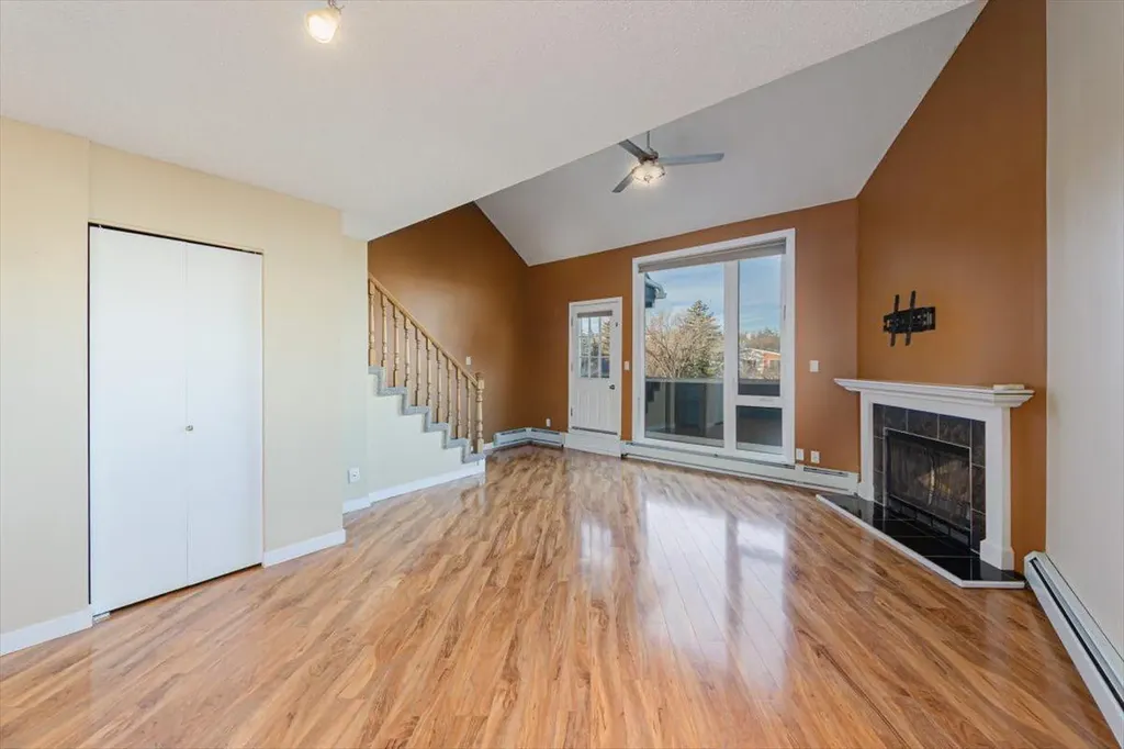 1817 14a Street SW Calgary AB T2T 3W7