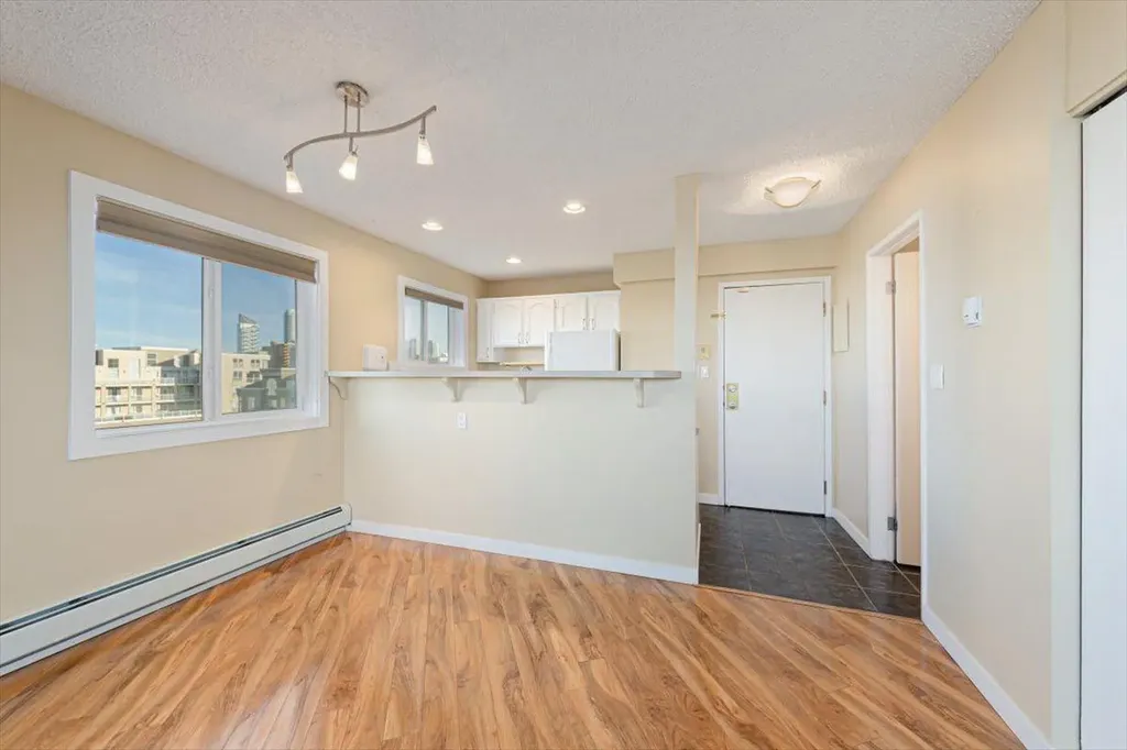 1817 14a Street SW Calgary AB T2T 3W7
