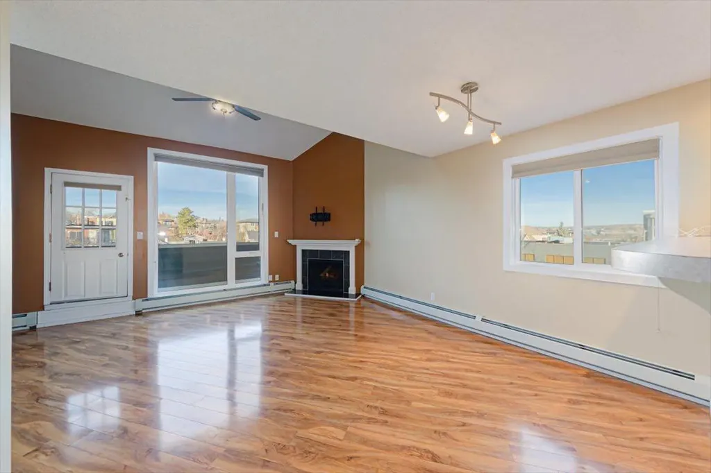 1817 14a Street SW Calgary AB T2T 3W7