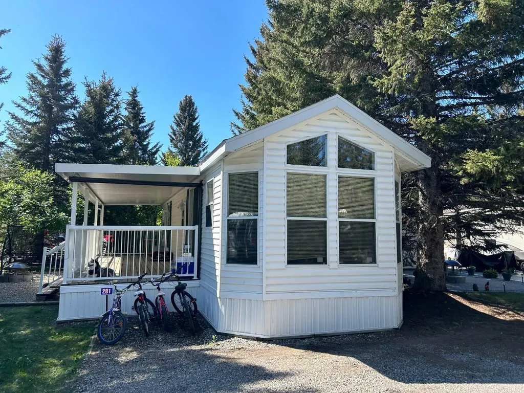 5230 27 Highway Rural Mountain View County AB T0M1X0