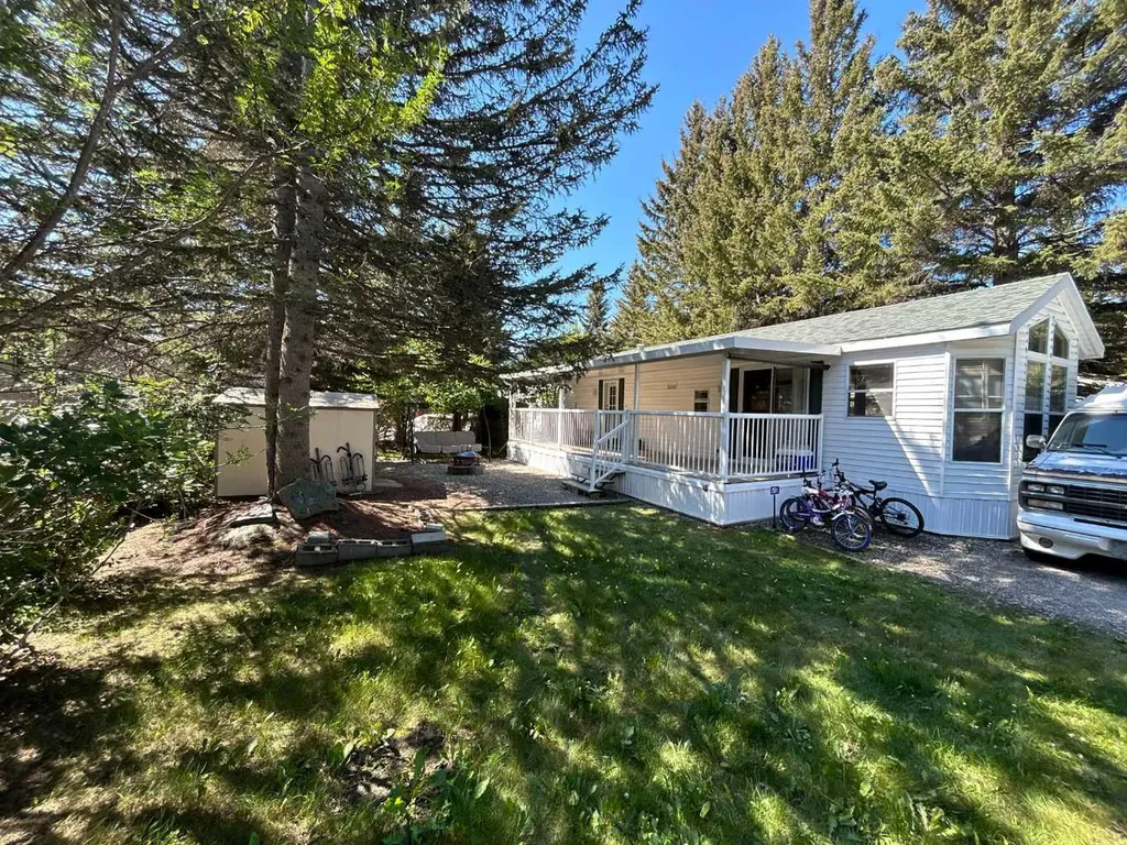 5230 27 Highway Rural Mountain View County AB T0M1X0