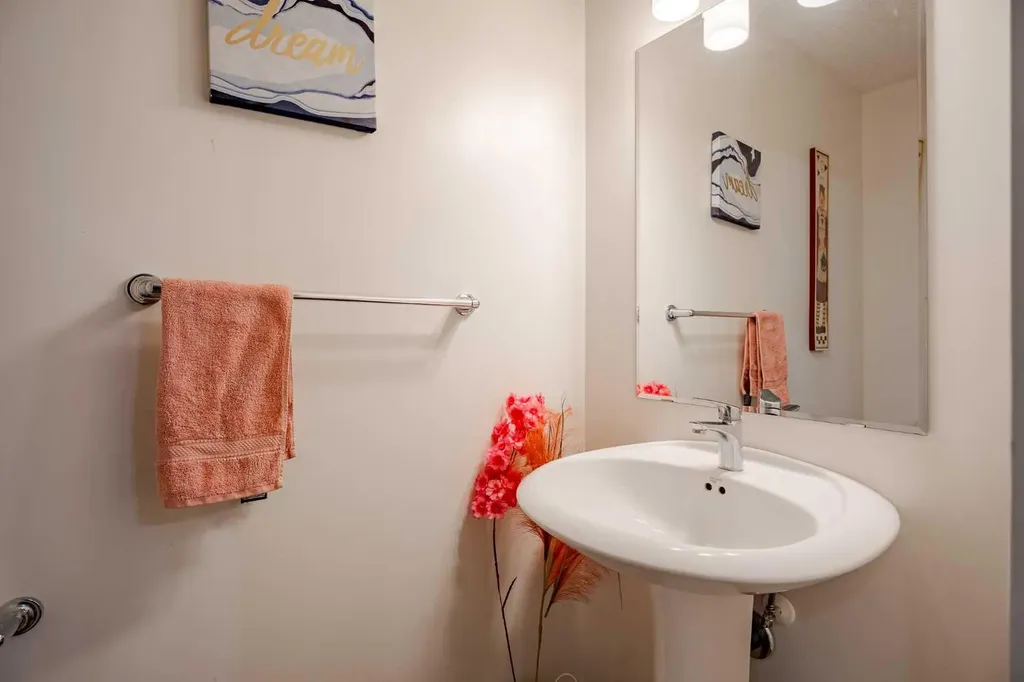 2400 Ravenswood View SE Airdrie AB T4A0v7