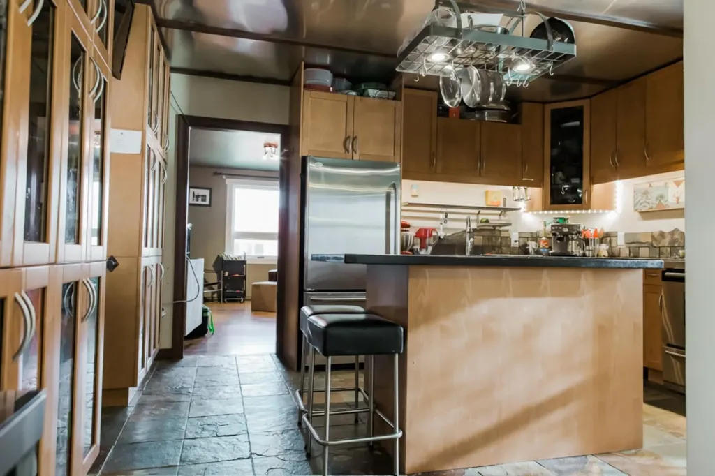 10027A 100 Avenue Grande Prairie AB T8V 0V2