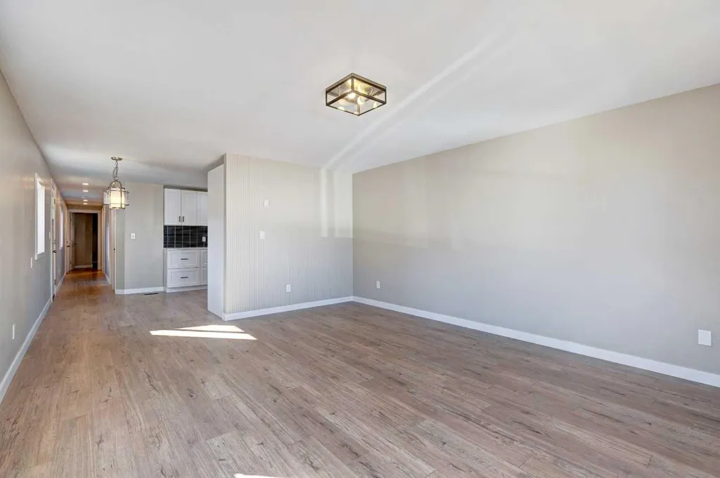 6724 17 Avenue SE Calgary AB T2A 0W5