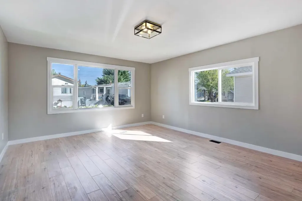 6724 17 Avenue SE Calgary AB T2A 0W5