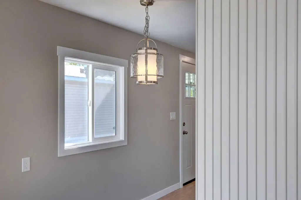 6724 17 Avenue SE Calgary AB T2A 0W5