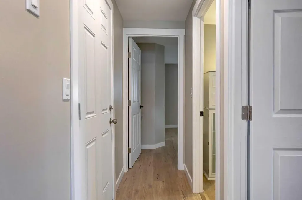 6724 17 Avenue SE Calgary AB T2A 0W5