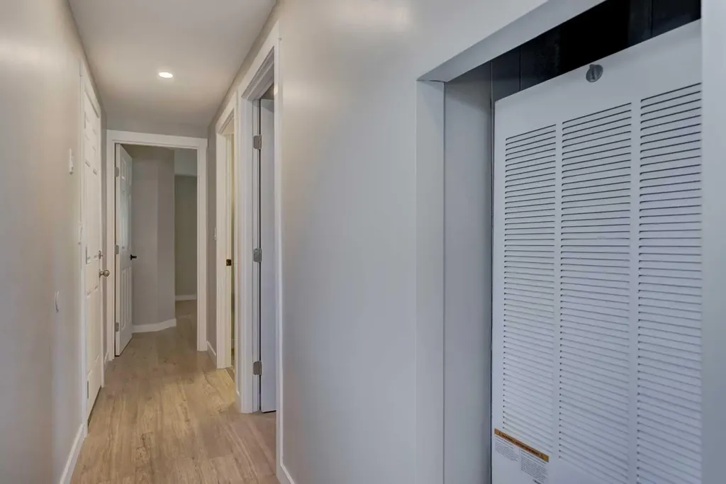 6724 17 Avenue SE Calgary AB T2A 0W5
