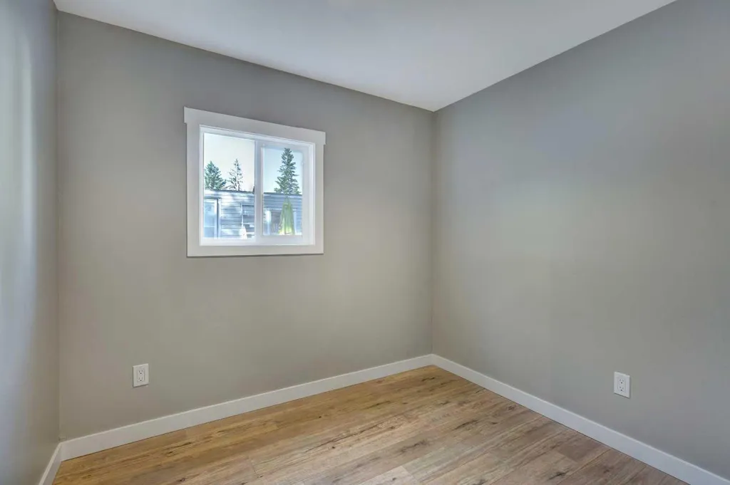 6724 17 Avenue SE Calgary AB T2A 0W5