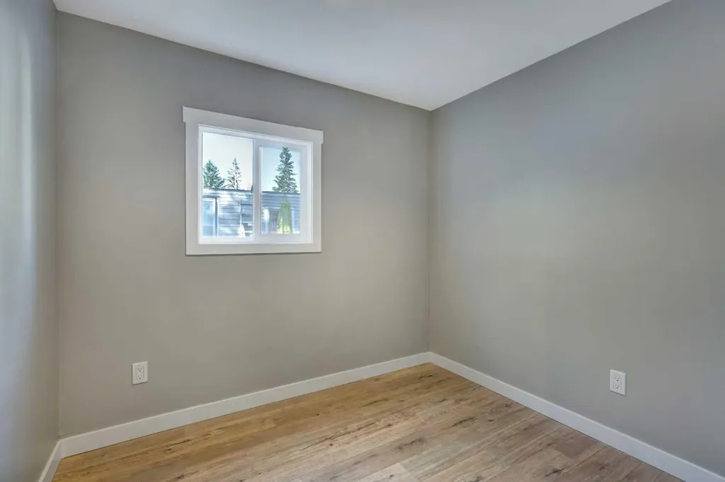 6724 17 Avenue SE Calgary AB T2A 0W5