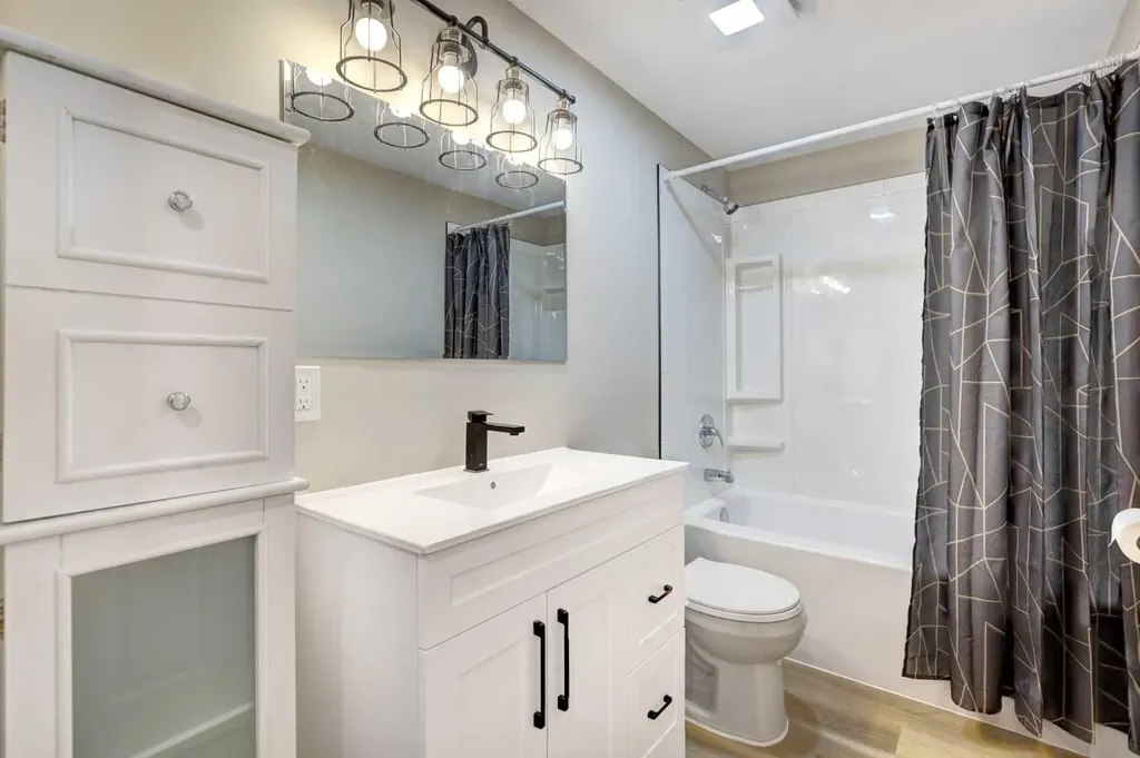 6724 17 Avenue SE Calgary AB T2A 0W5