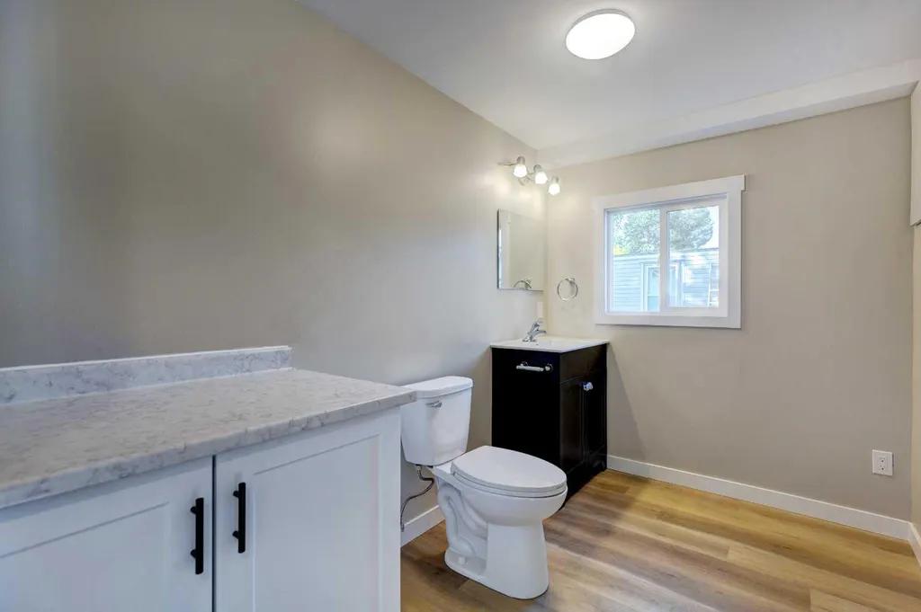 6724 17 Avenue SE Calgary AB T2A 0W5