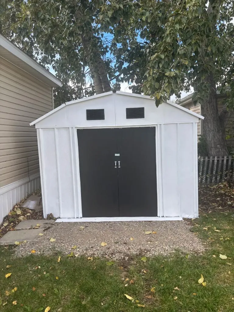 6724 17 Avenue SE Calgary AB T2A 0W5