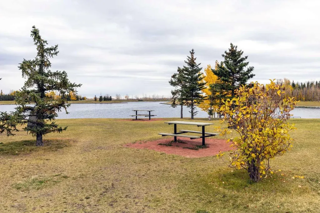 6724 17 Avenue SE Calgary AB T2A 0W5