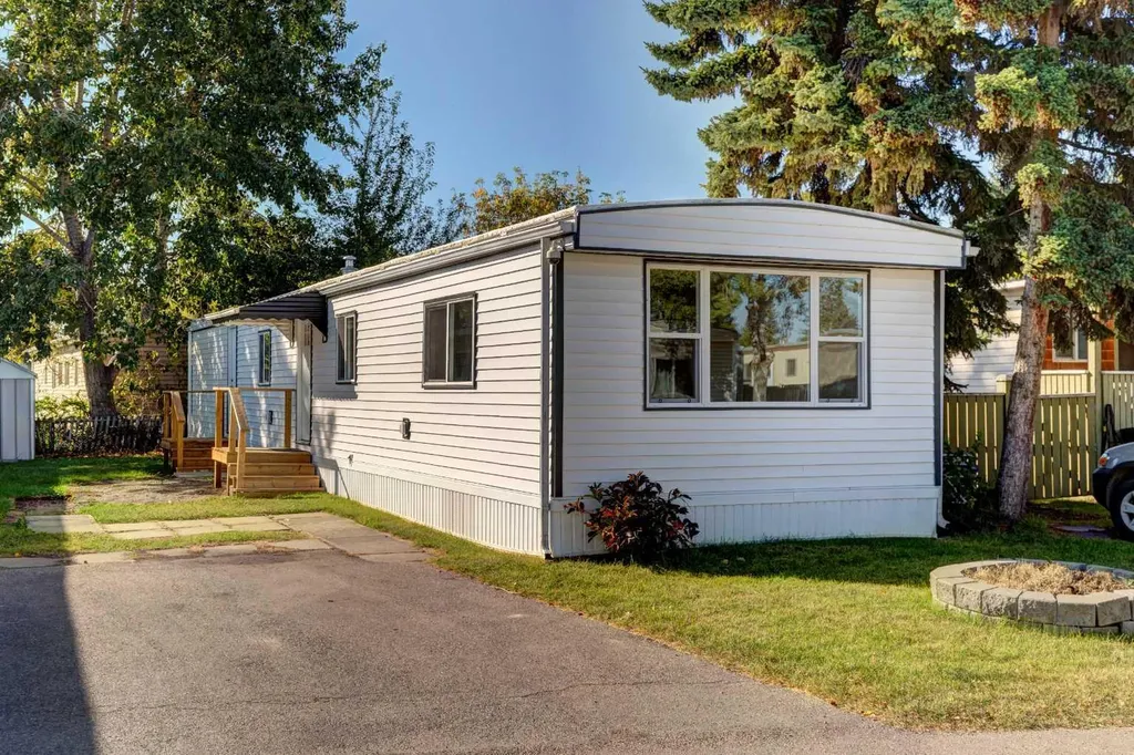 6724 17 Avenue SE Calgary AB T2A 0W5