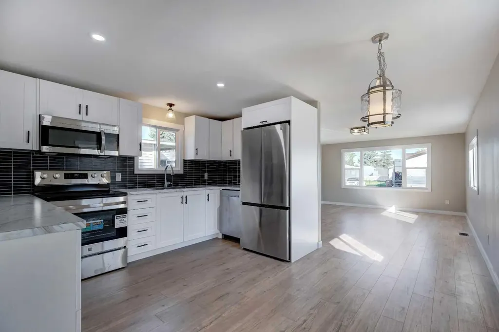 6724 17 Avenue SE Calgary AB T2A 0W5
